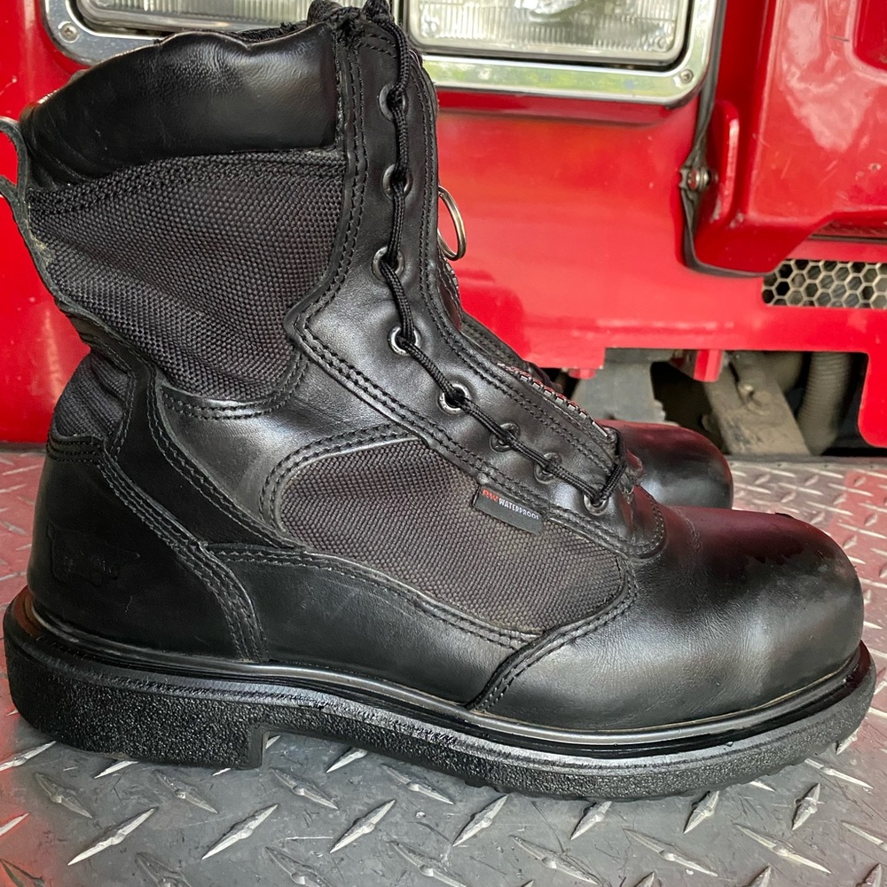 Mens insulated and waterproof steal toe and shank boot with zipper kit